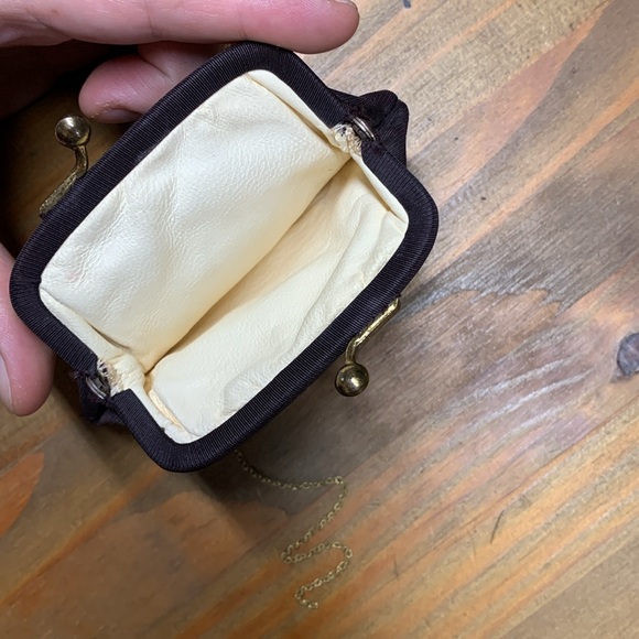 Antique Silk and Brass Clasp Coinpurse with Purse Chain and Kid Leather Interior - Picture 3 of 5